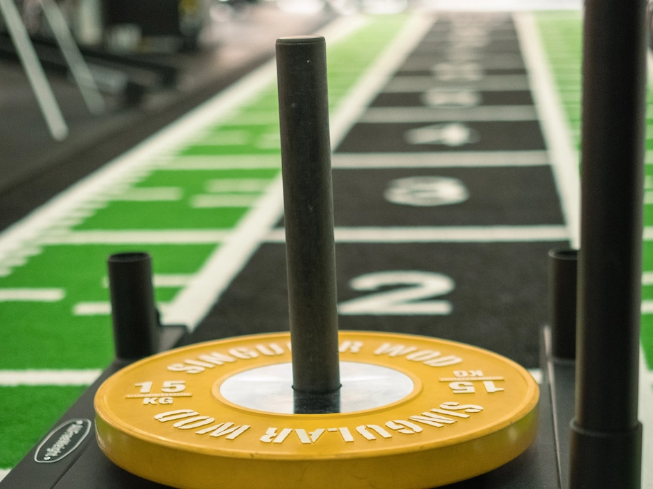 Trineo con discos Pablo Botella gimnasio Santa Pola